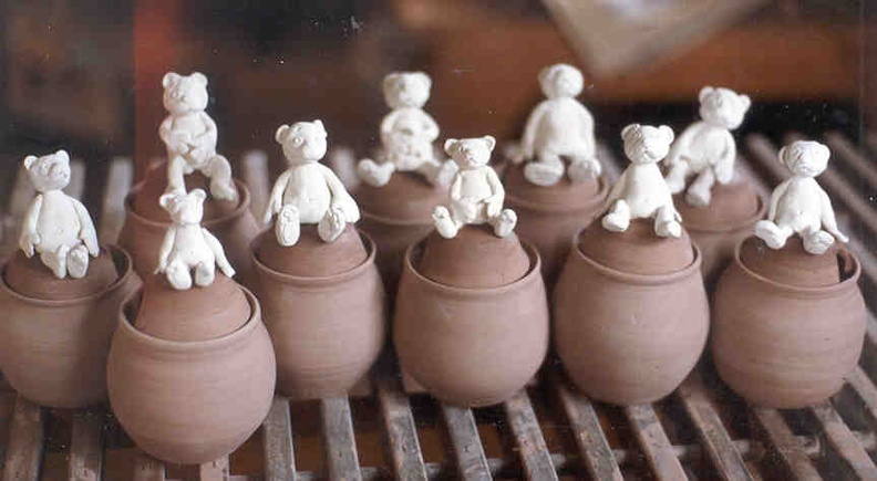 honey-pots-waiting-01.jpg